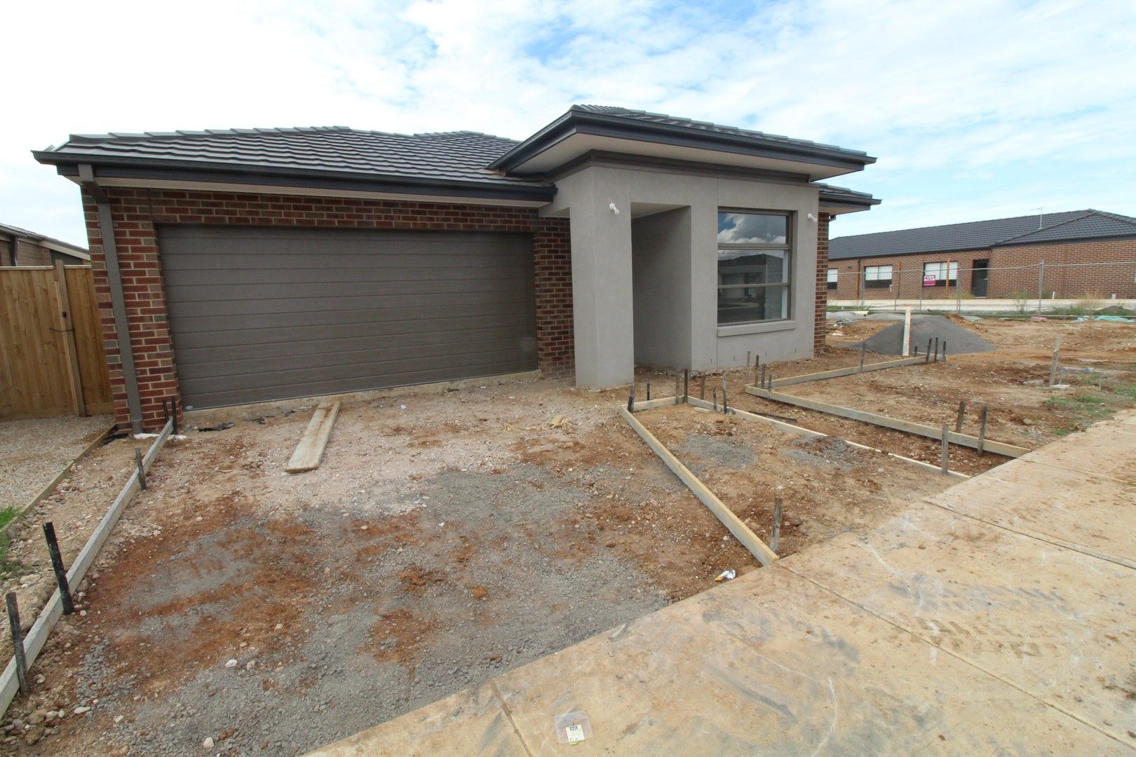 4 bedrooms House in 124 Oldbridge Boulevard WEIR VIEWS VIC, 3338