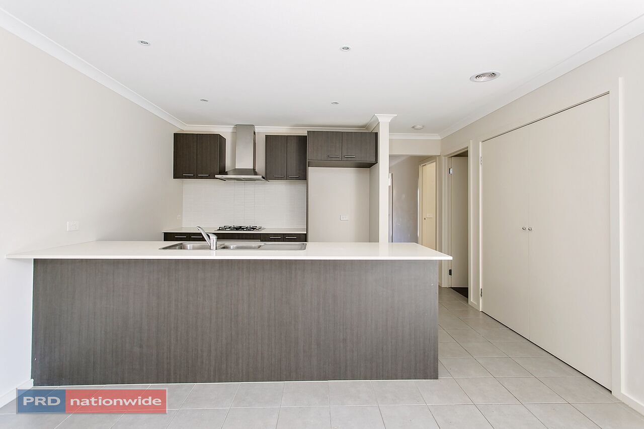 5 Foxall Walk, Point Cook VIC 3030, Image 2
