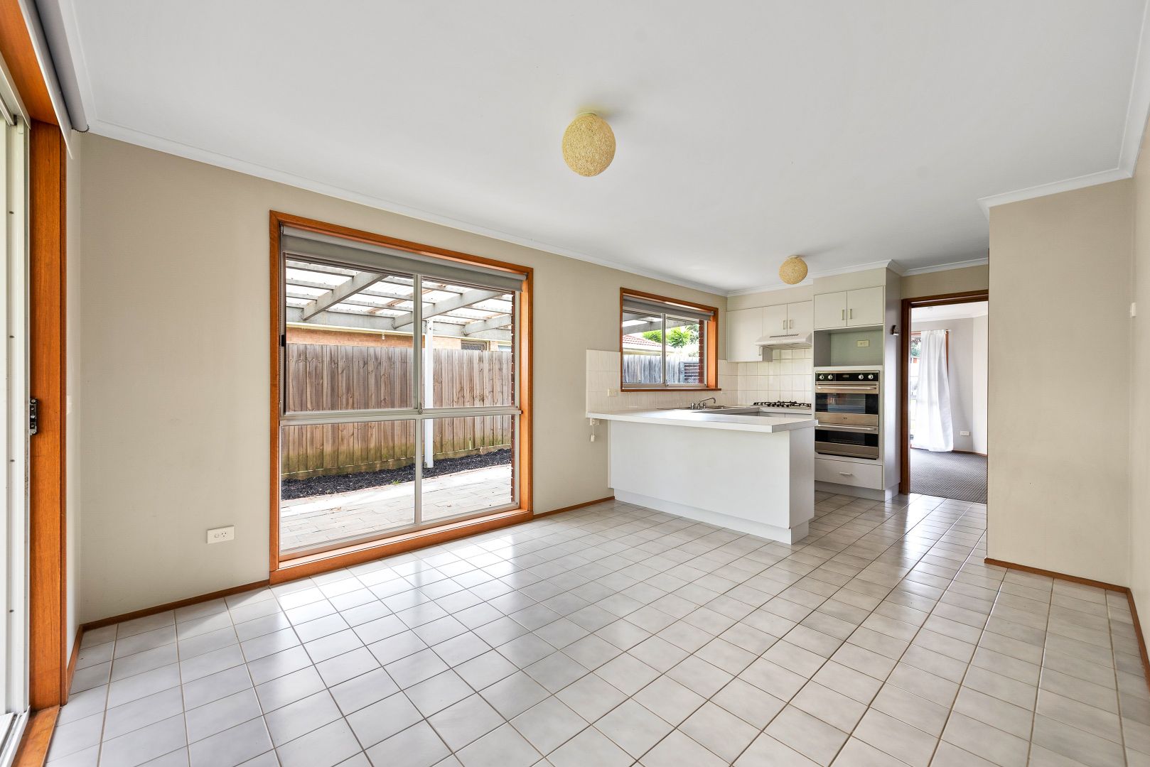 32 Lauren Drive, Hampton Park VIC 3976, Image 2