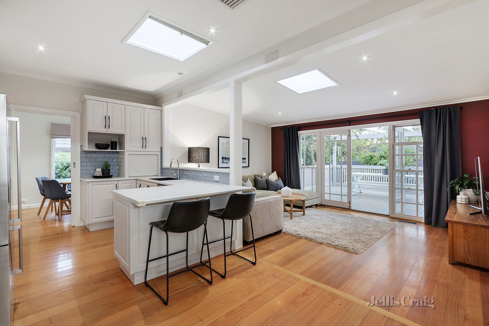 10 Sunshine Avenue, Mitcham VIC 3132, Image 2