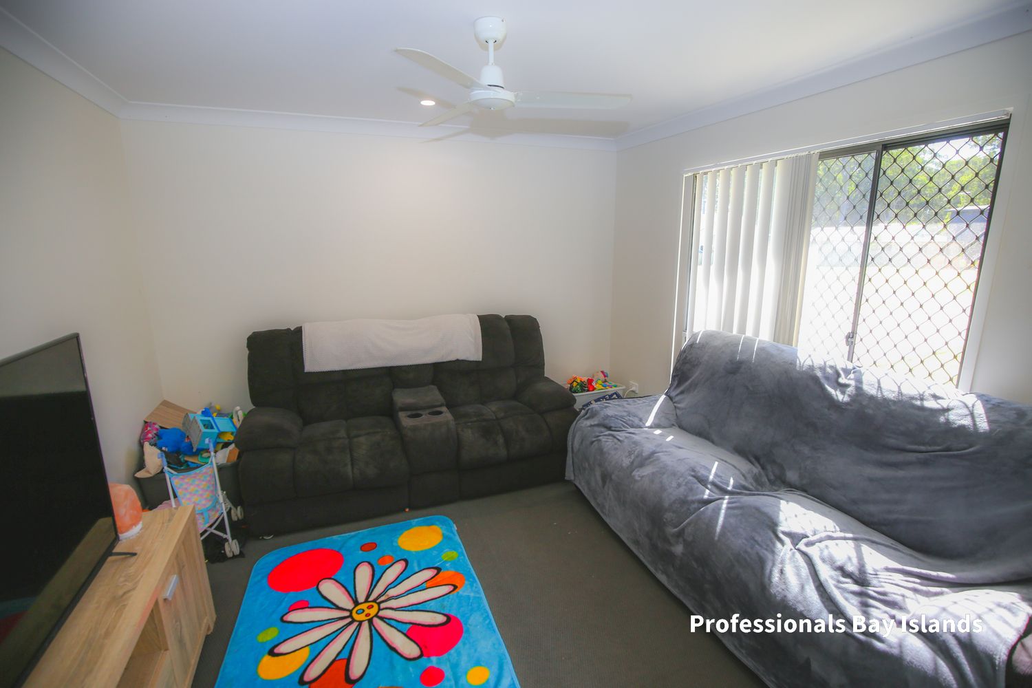 20 Topaz Street, Russell Island QLD 4184, Image 2