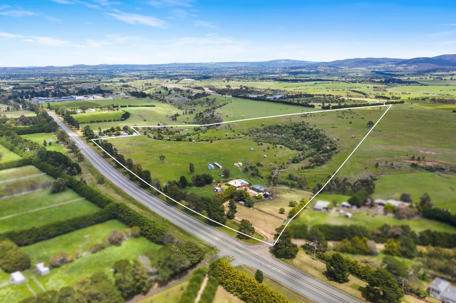 1 Black Range Road, Romsey VIC 3434, Image 1