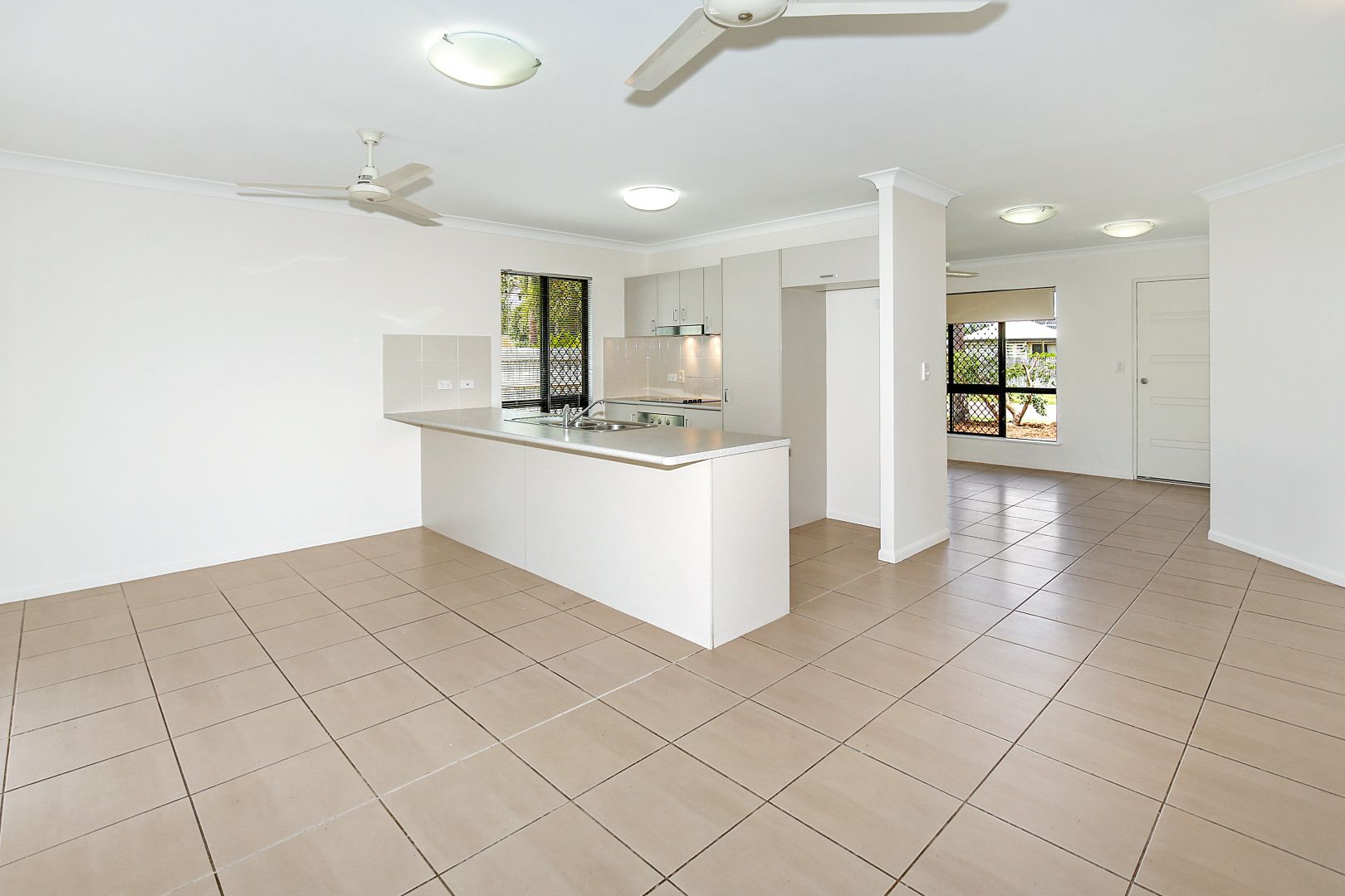 33 Medici Drive, Kelso QLD 4815, Image 2