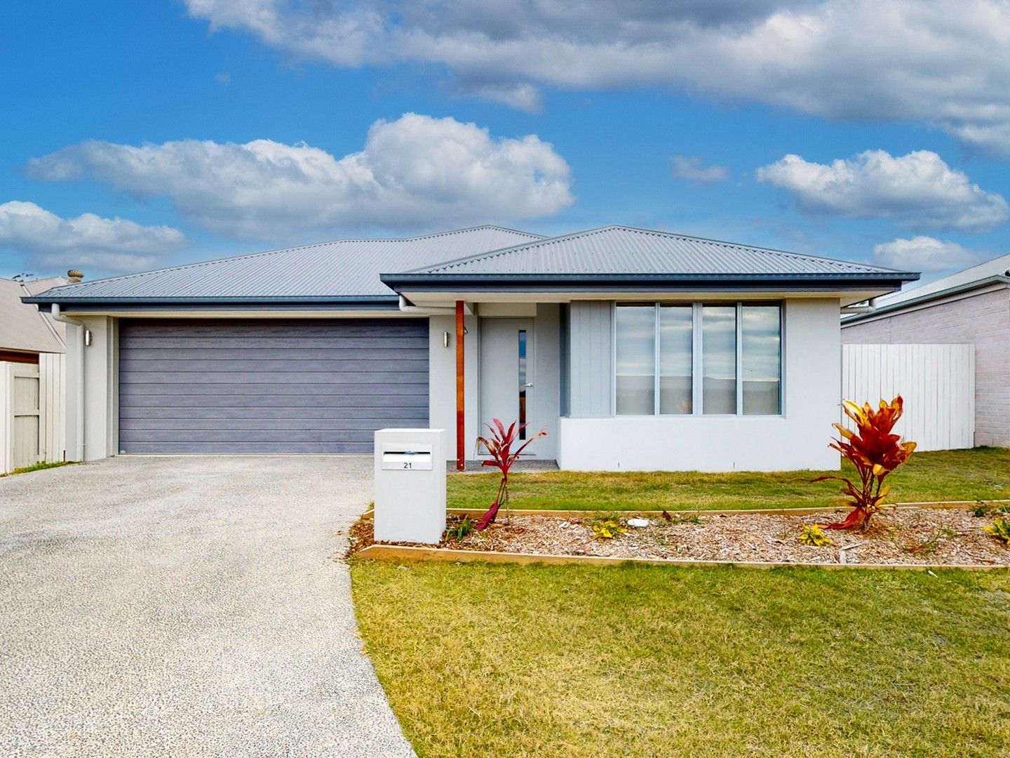 4 bedrooms House in 21 Oxford Dr FLAGSTONE QLD, 4280
