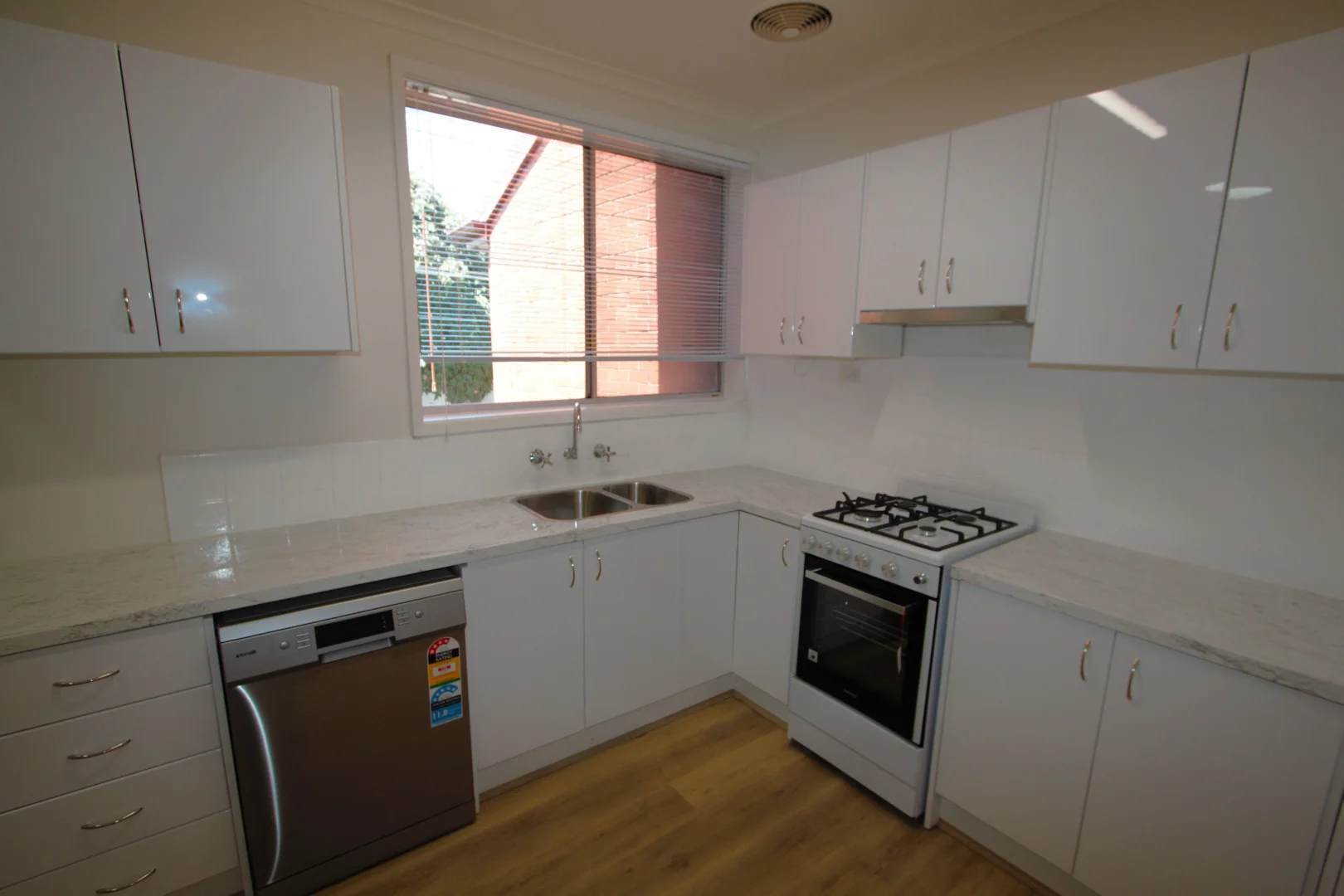 Additional image 9 of 4/160 Kangaroo Road, Hughesdale VIC 3166