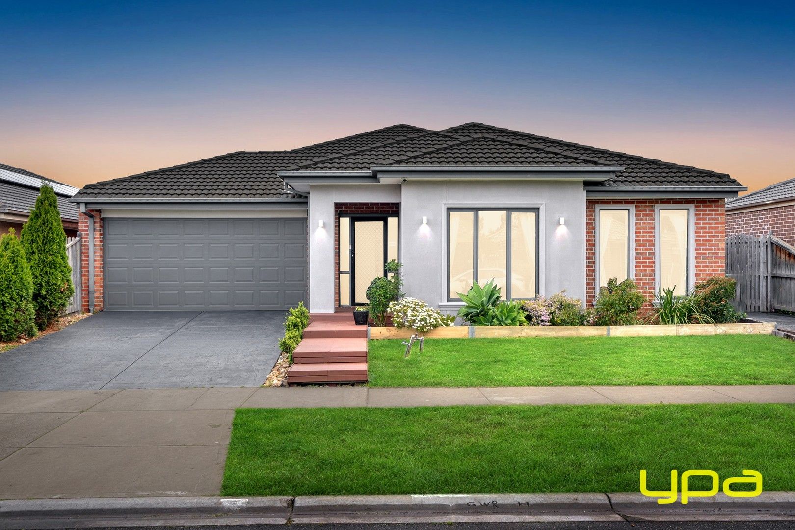 5 bedrooms House in 5 Rammer Way CRANBOURNE EAST VIC, 3977