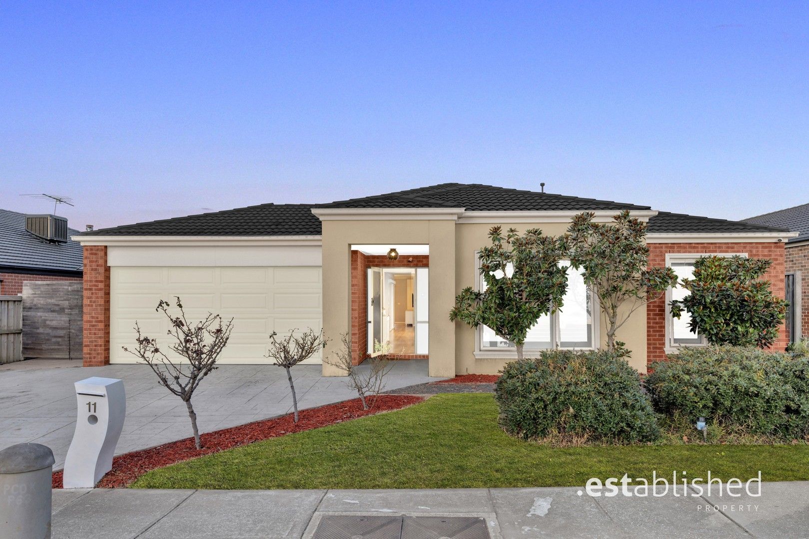 4 bedrooms House in 11 Bougainvillea Drive POINT COOK VIC, 3030