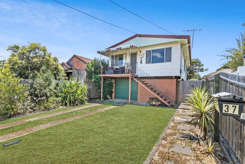 37 Haig Street, Wynnum West QLD 4178