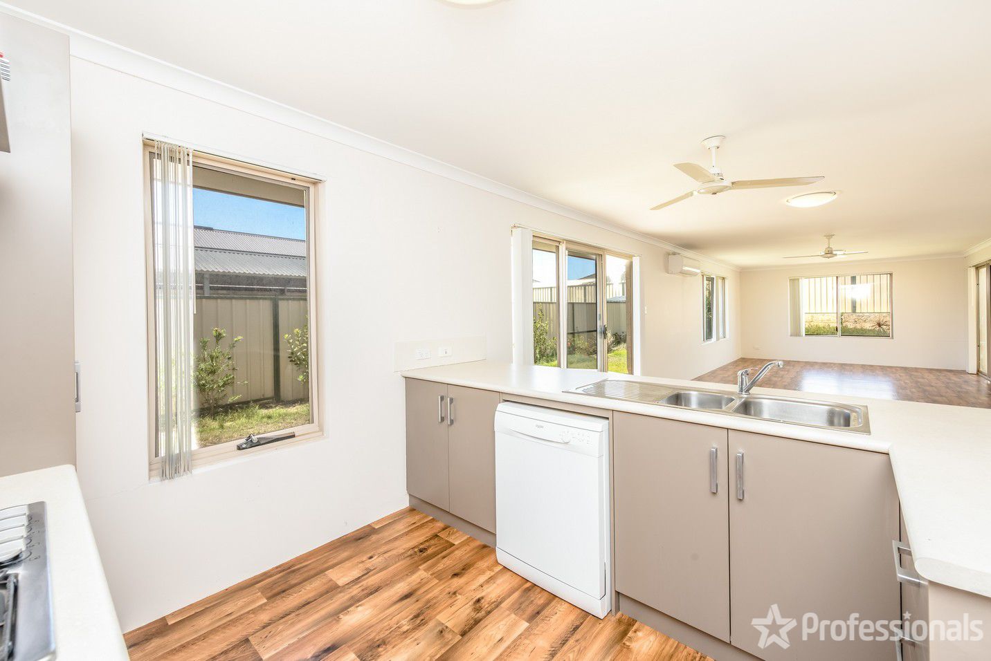 51B Brockagh Drive, Utakarra WA 6530, Image 2