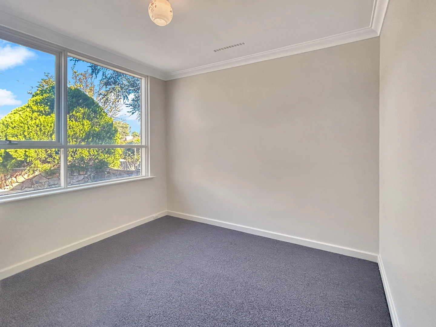Additional image 10 of 27 Banksia Rd, Camillo WA 6111