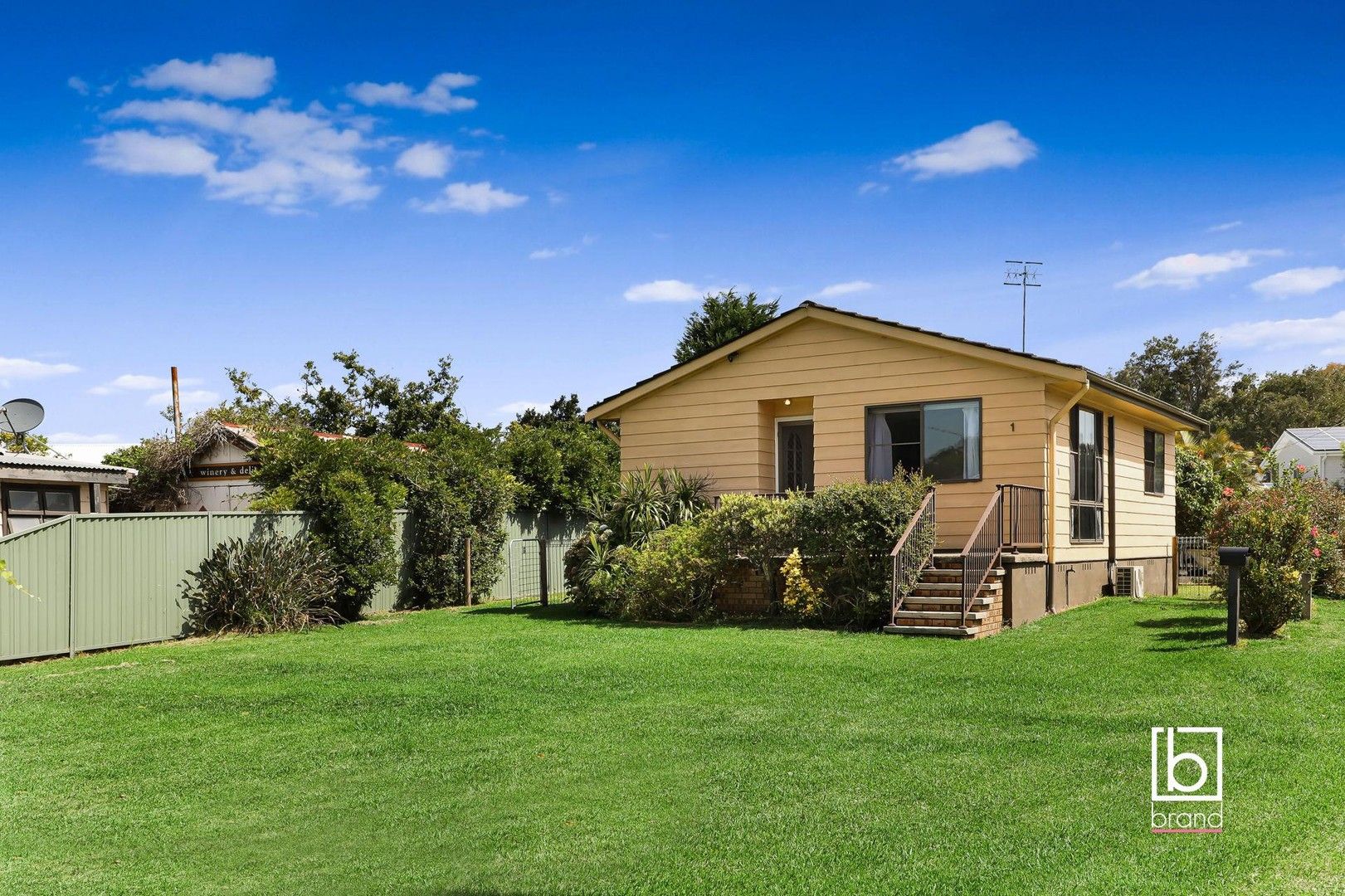 1 Cadonia Road, Tuggerawong NSW 2259, Image 0