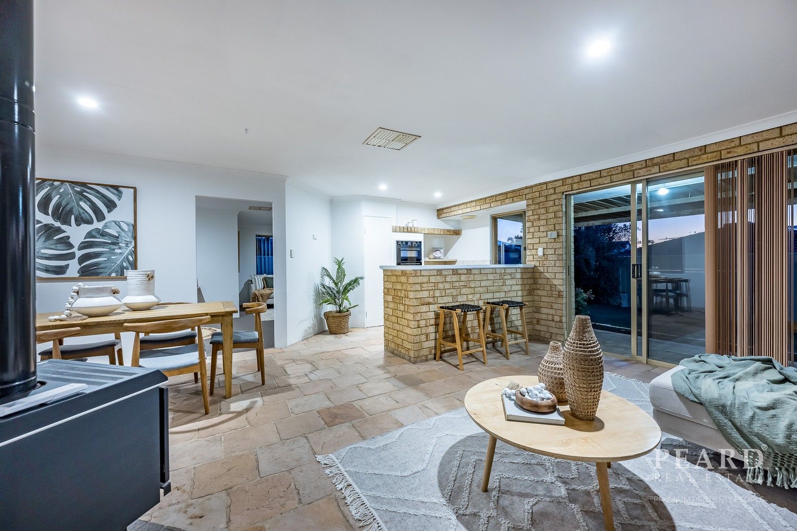 4 bedrooms House in 21 Primrose Heights JOONDALUP WA, 6027