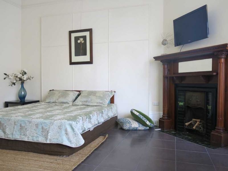Studio in 42E Marine Parade, ST KILDA VIC, 3182
