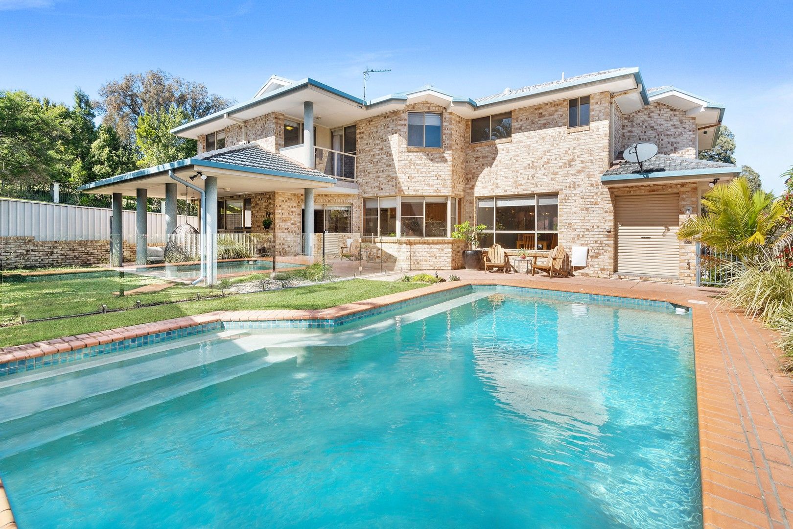 5 bedrooms House in 17 Daintree Drive KORORA NSW, 2450