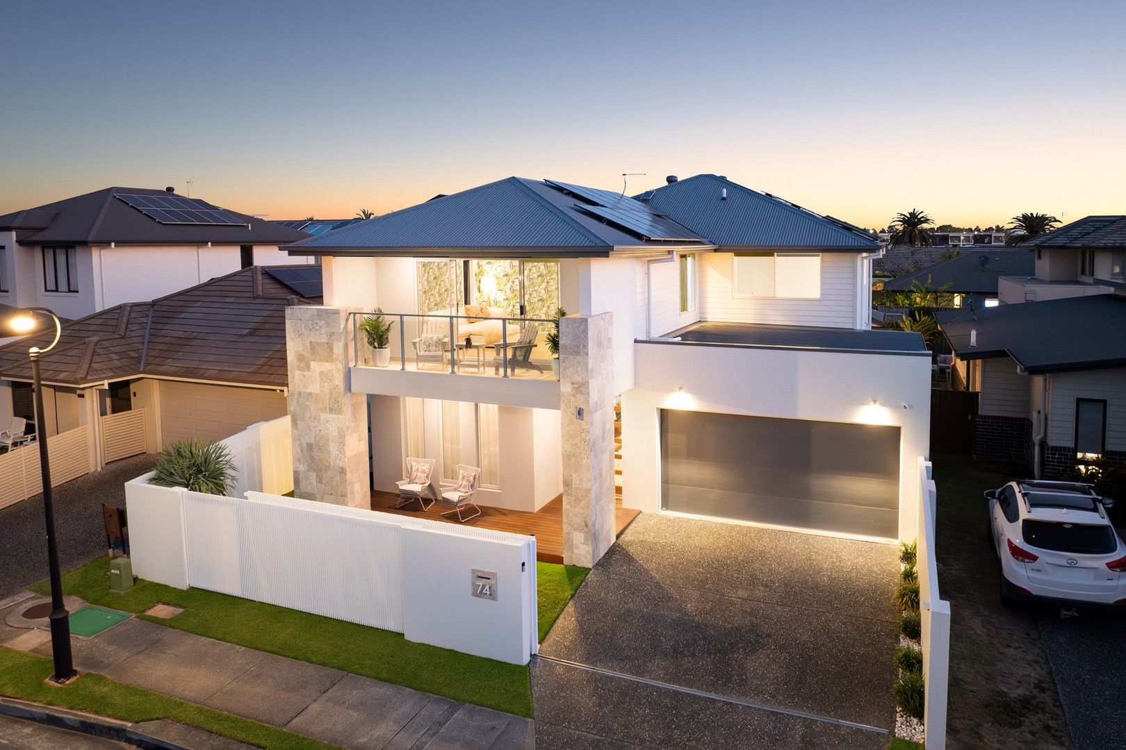 4 bedrooms House in 74 North View Street HOPE ISLAND QLD, 4212