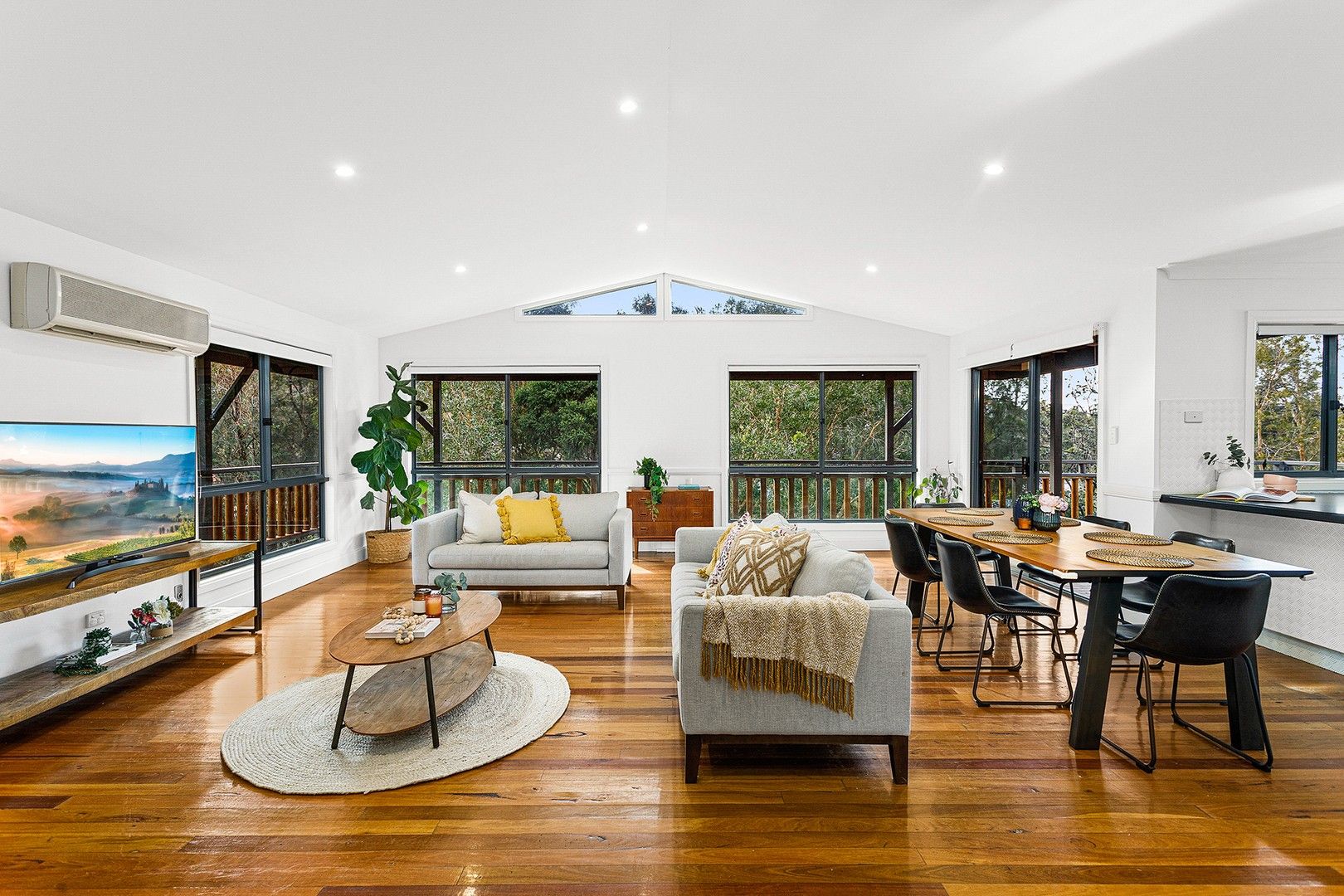 4 bedrooms House in 11 Sugarwood Place FARMBOROUGH HEIGHTS NSW, 2526