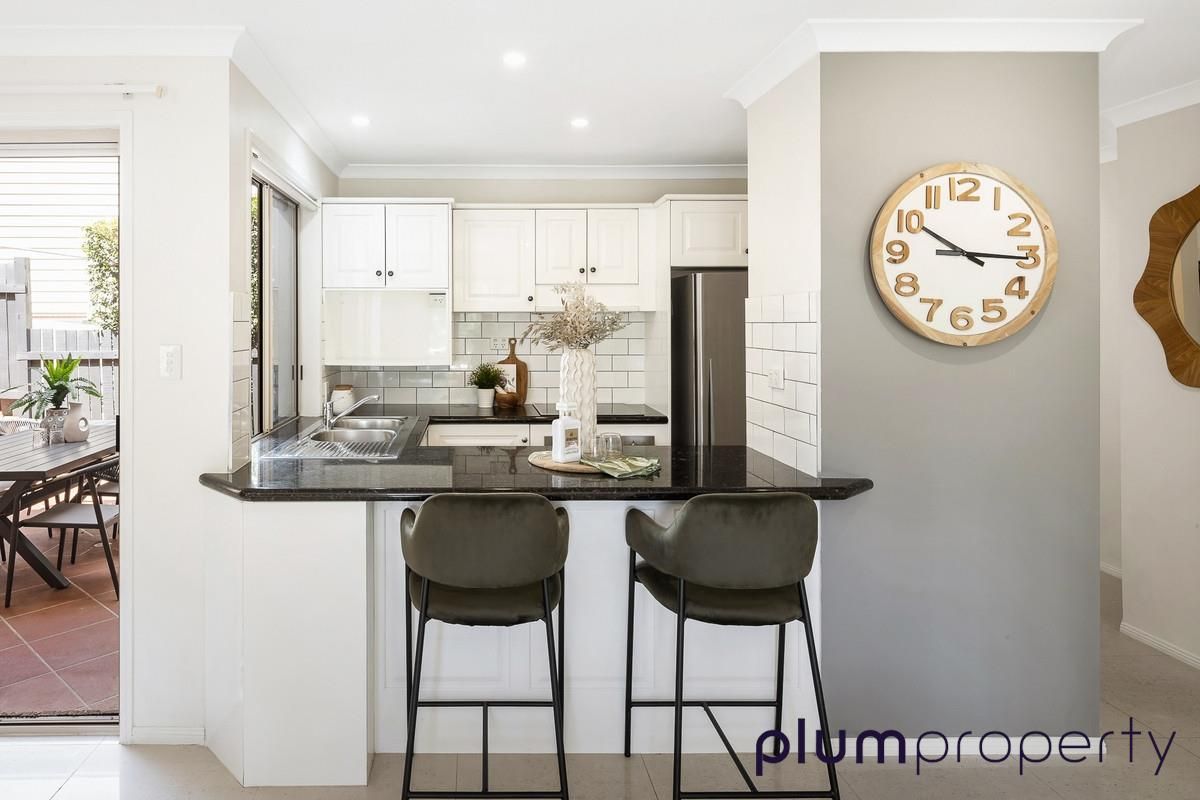 2 bedrooms Townhouse in 2/27 Dovercourt Road TOOWONG QLD, 4066