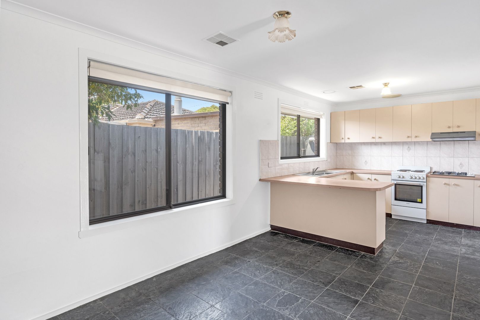 8 McKellar Avenue, Hoppers Crossing VIC 3029 House For Rent 370