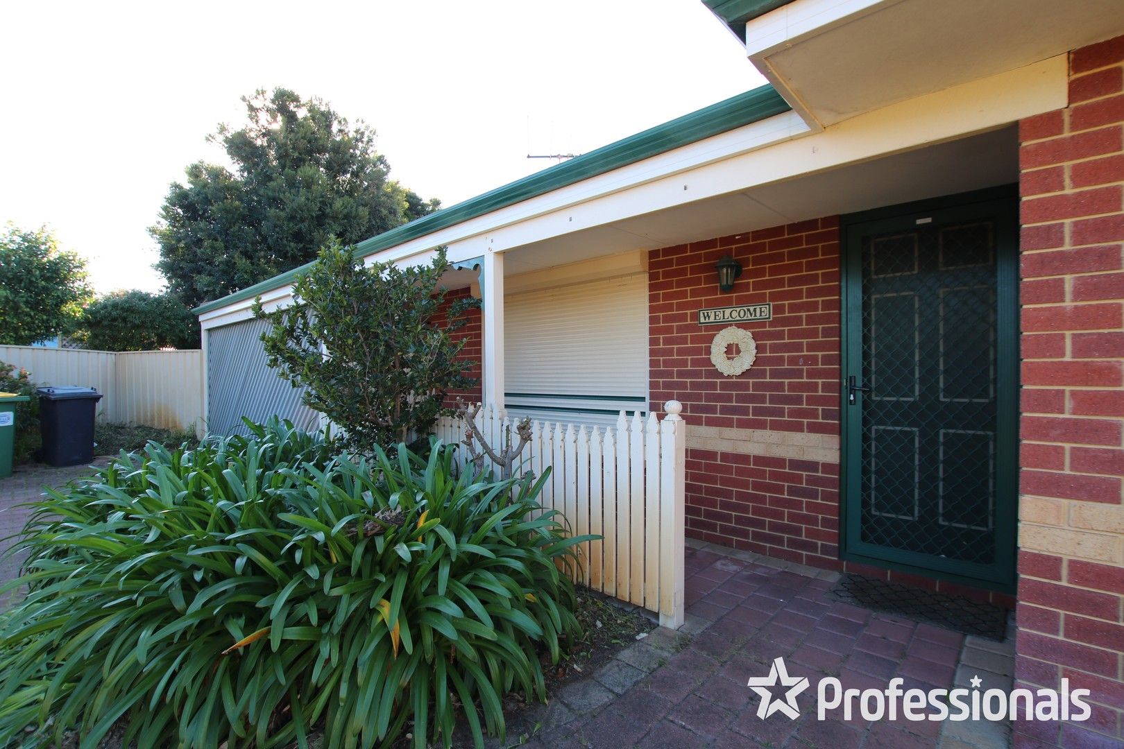4 bedrooms House in 14 Tiffany Close HUNTINGDALE WA, 6110
