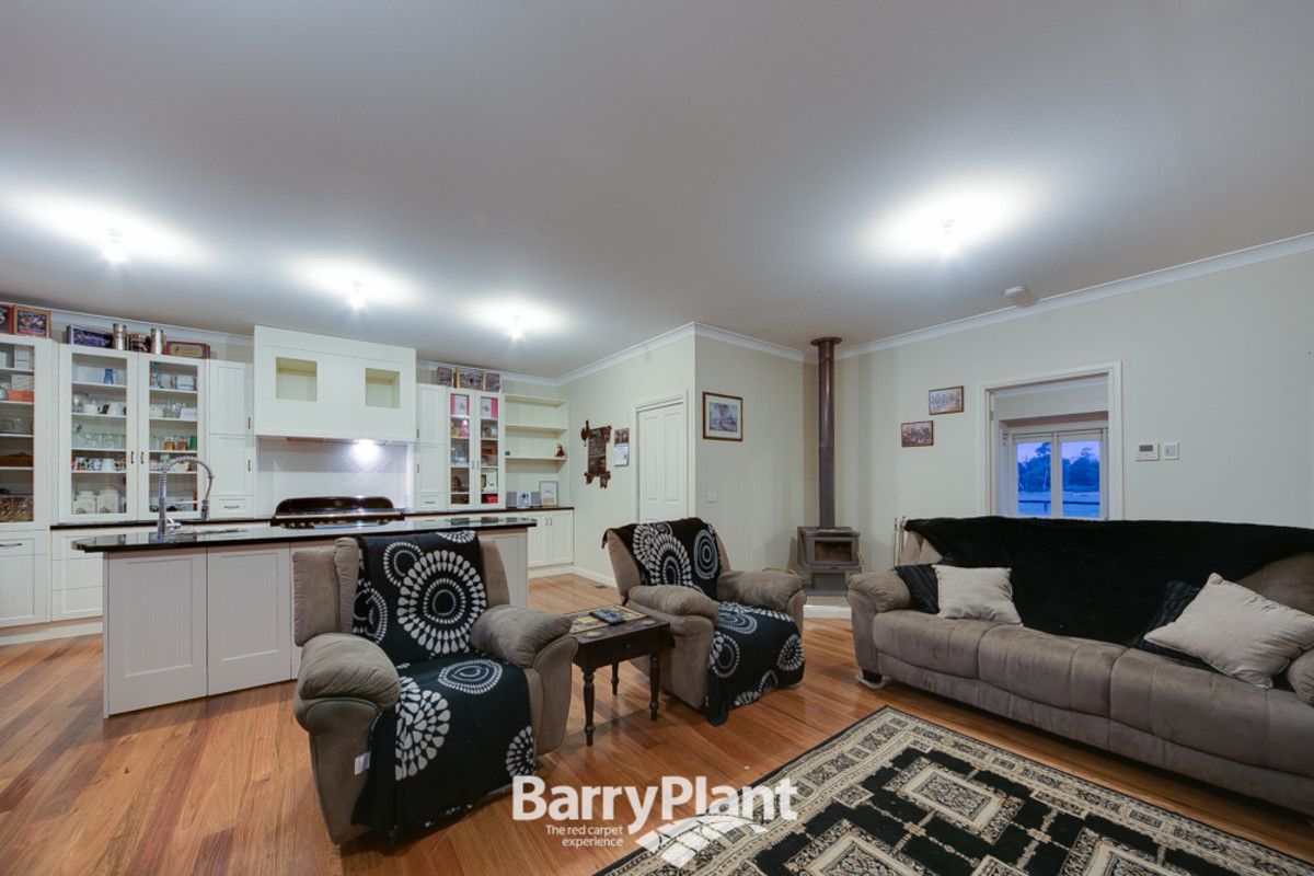 240 Lovers Lane, Garfield VIC 3814, Image 2