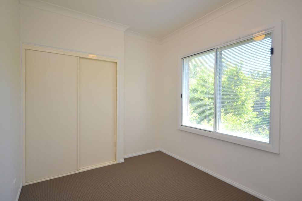 2/11 Dalgetty Crescent, Green Point NSW 2251, Image 2