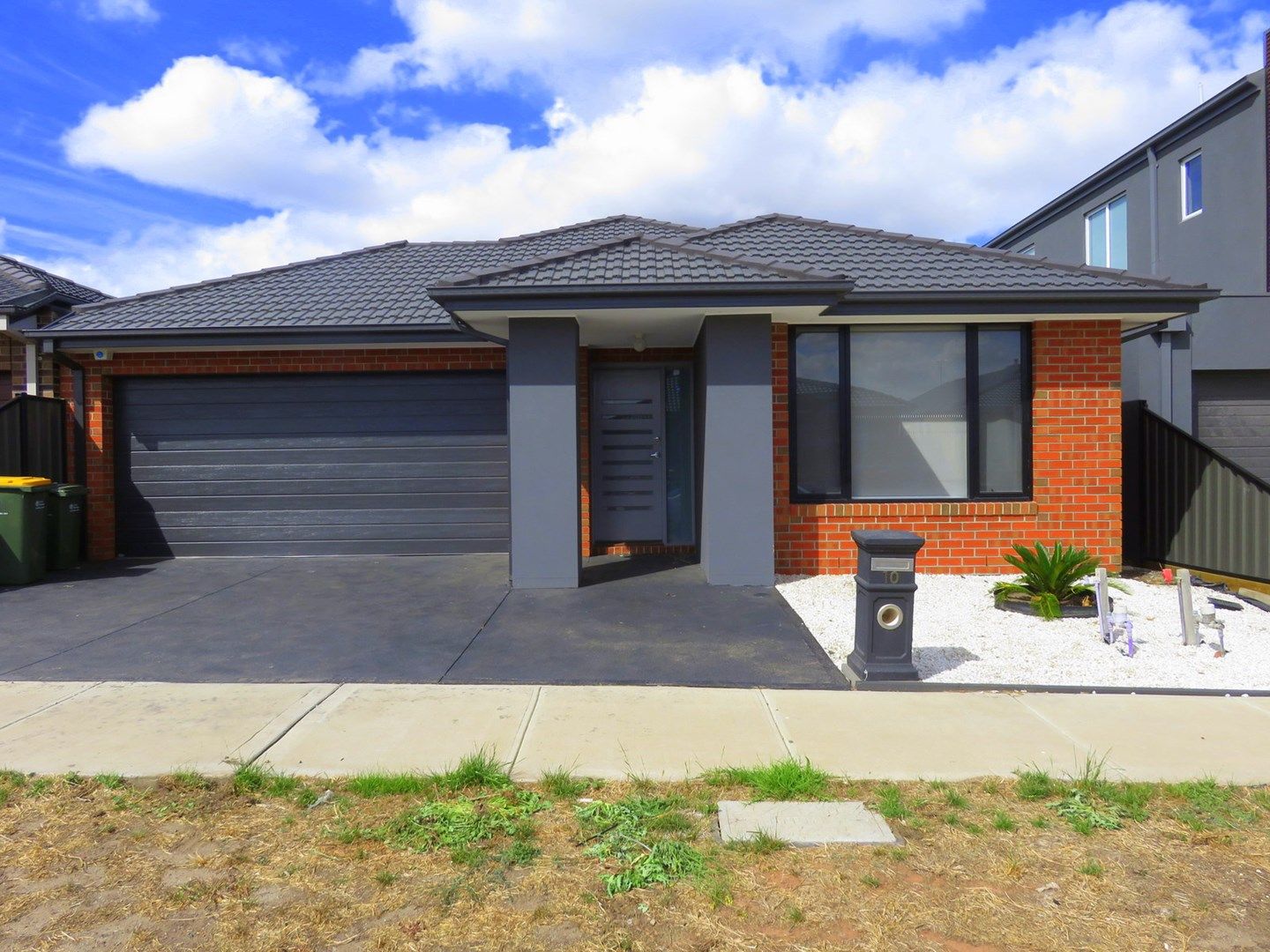 4 bedrooms House in 10 Springbank Road WOLLERT VIC, 3750