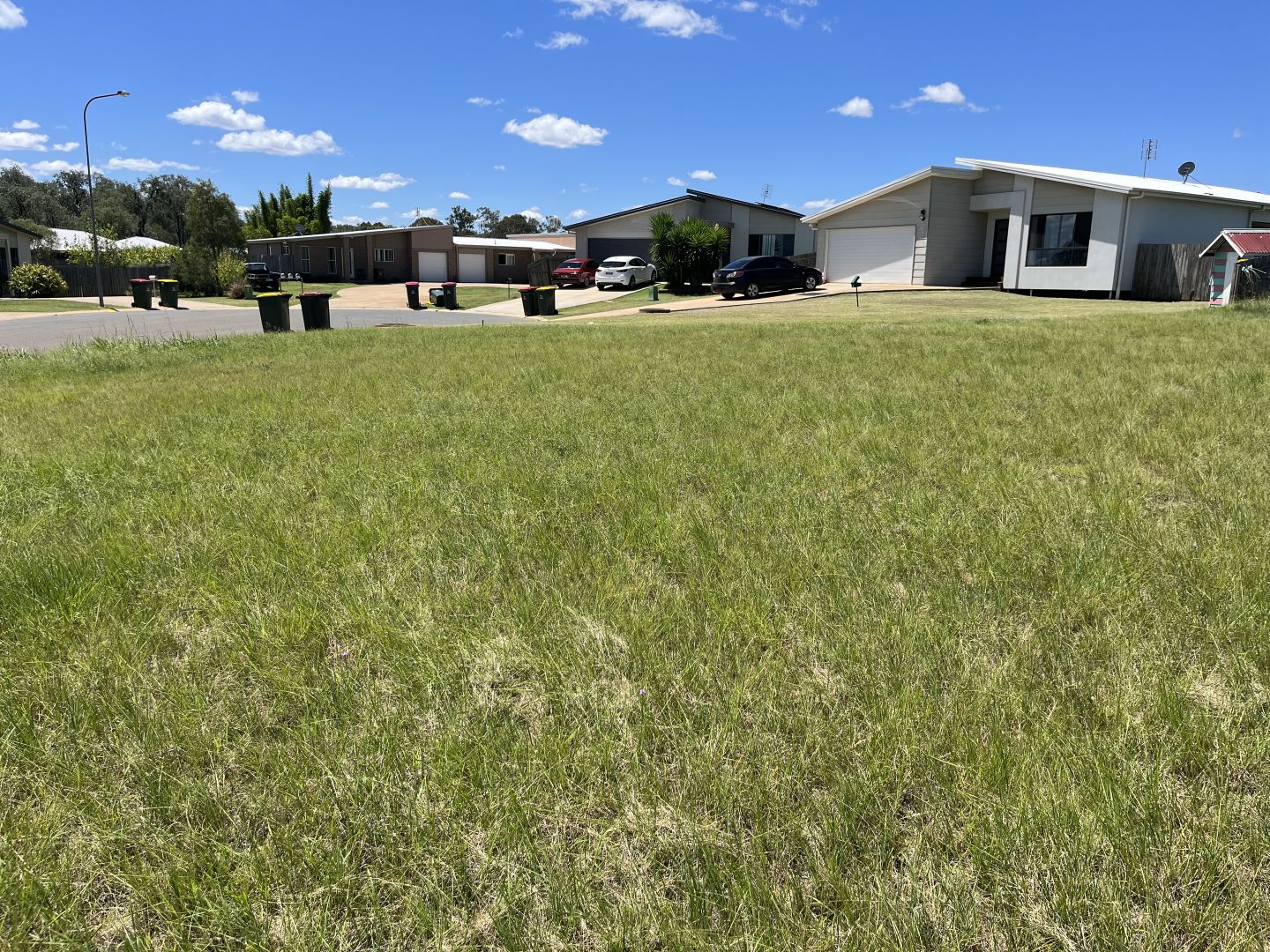 1-crown-court-kingaroy-qld-4610-domain