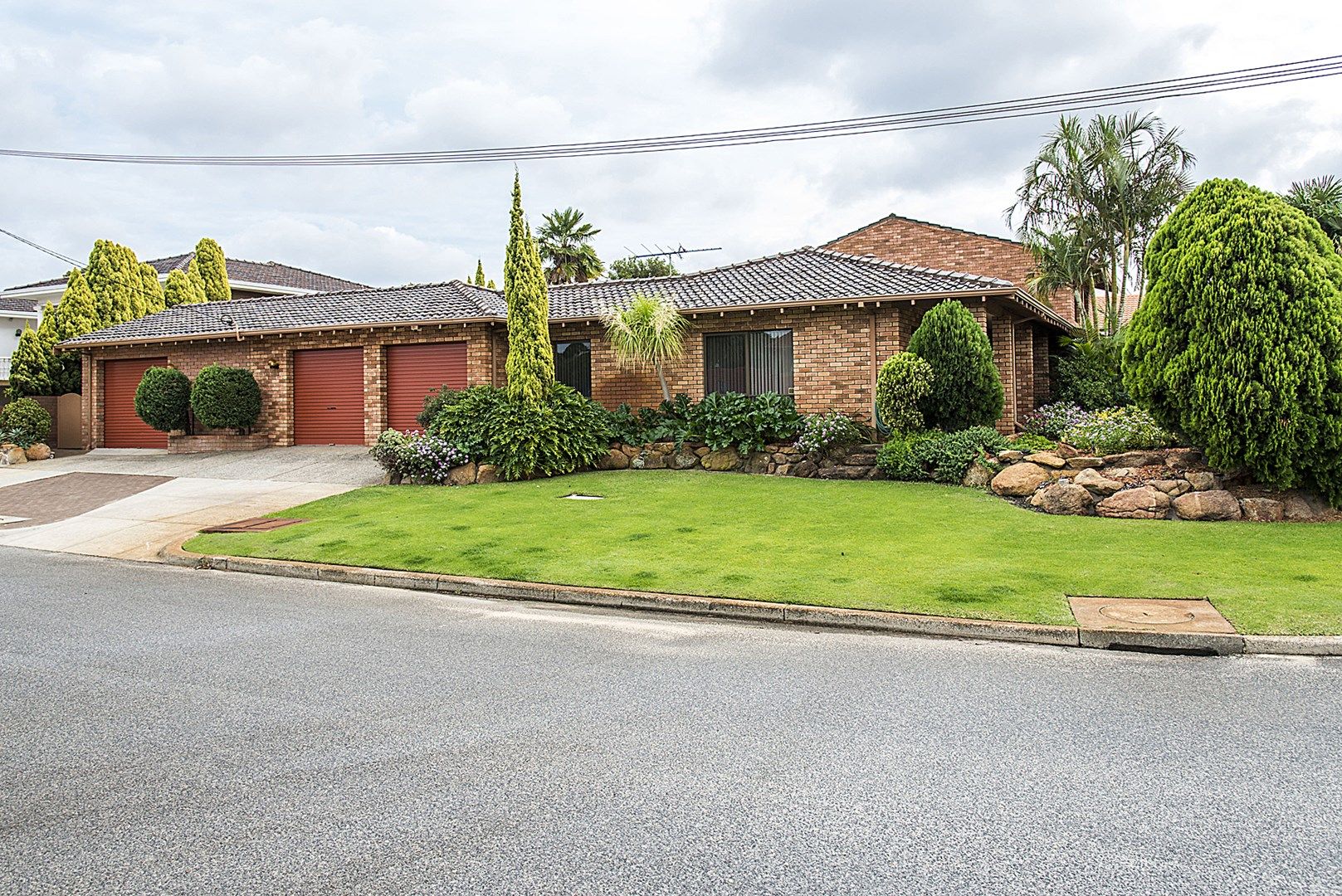 19 Earlston Way, Booragoon WA 6154, Image 1