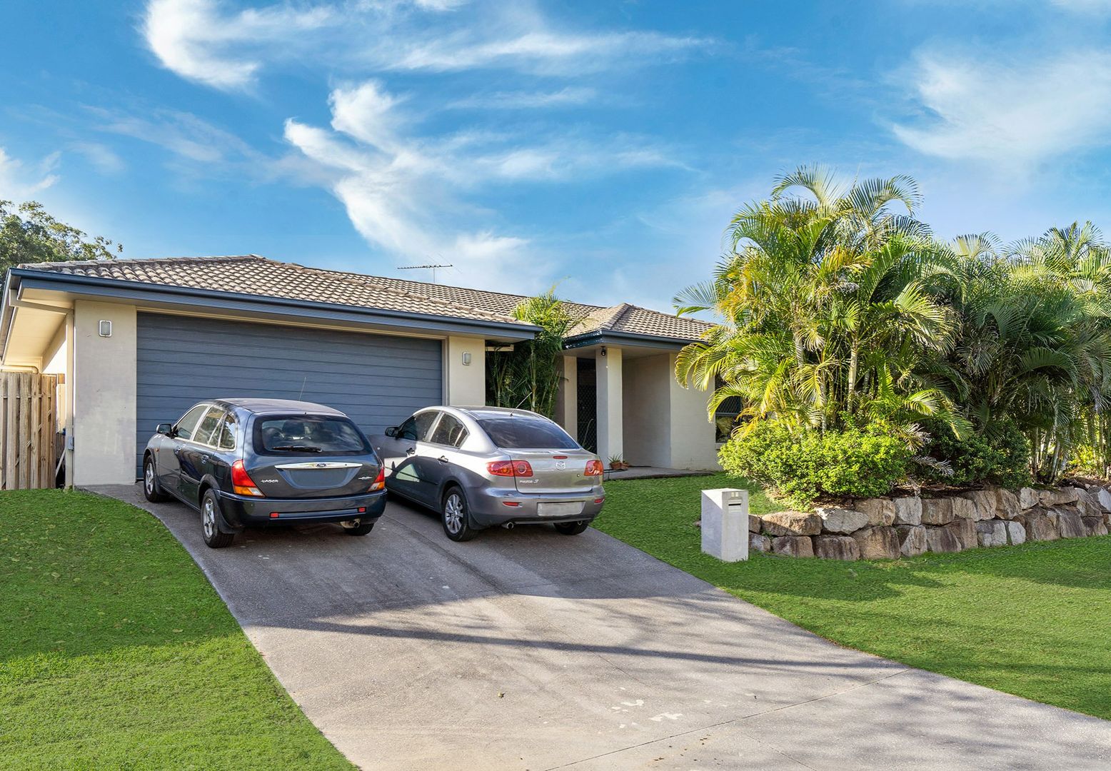 4 bedrooms House in 2 Summit Parade BAHRS SCRUB QLD, 4207