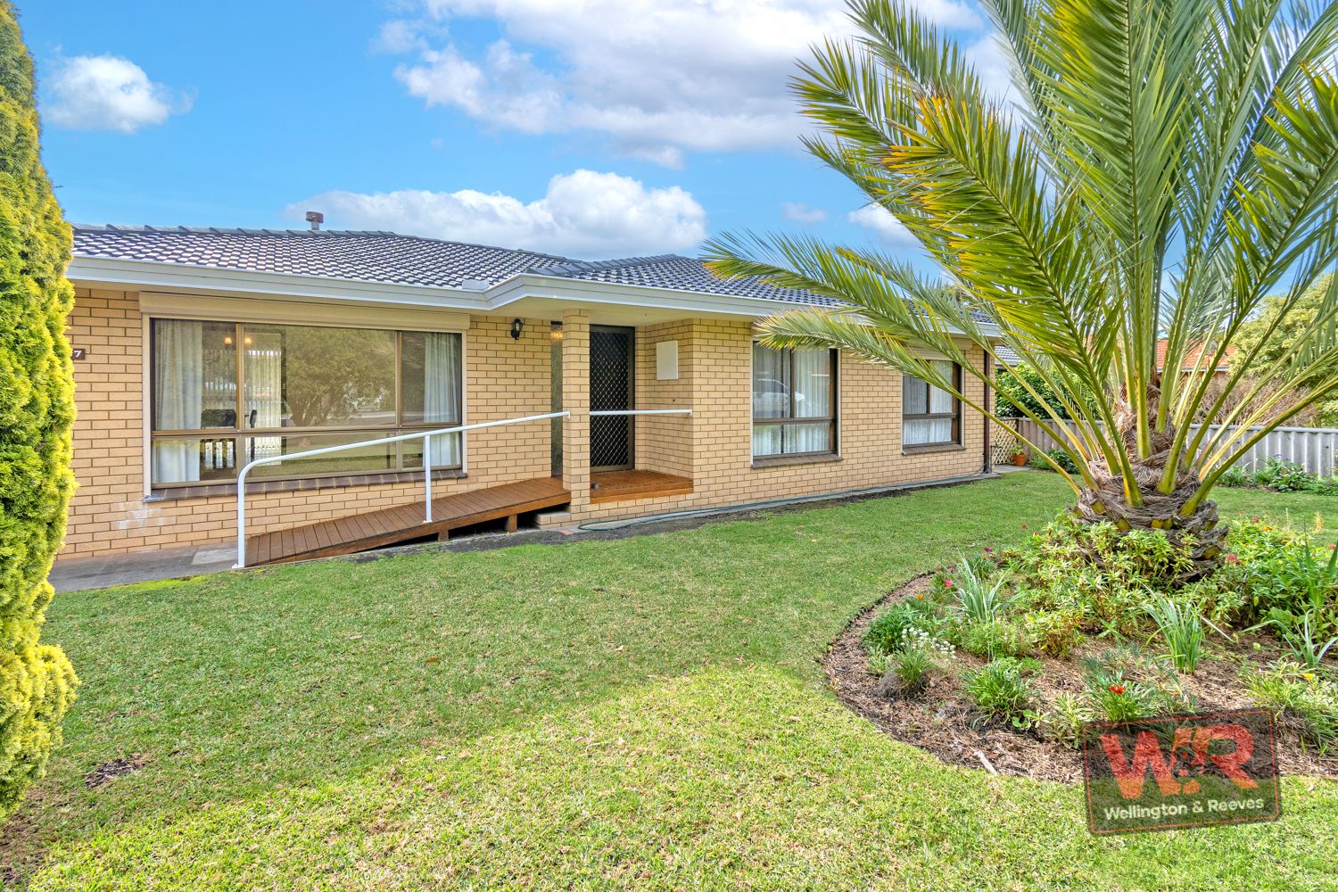 37 Gordon Street, Little Grove WA 6330, Image 0