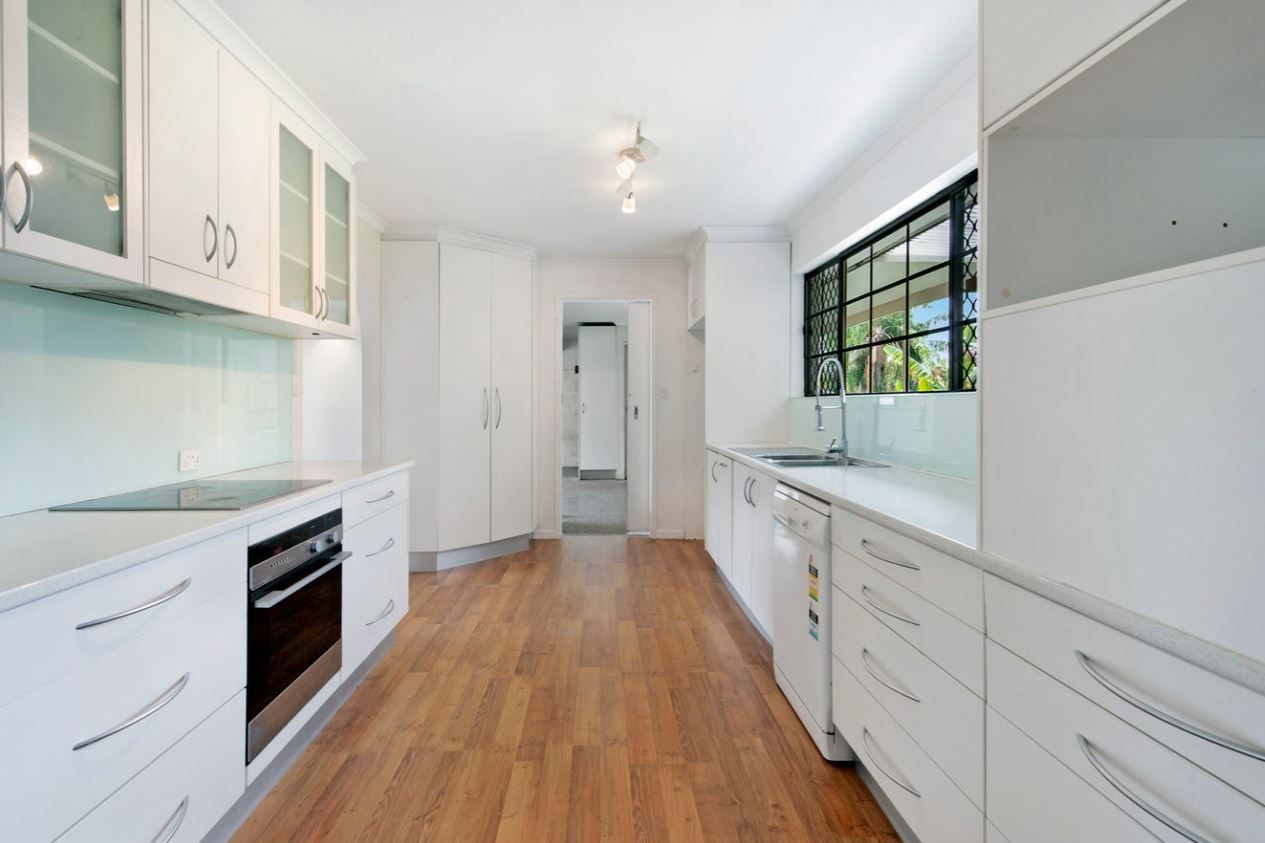 4 bedrooms House in 185 Discovery Drive HELENSVALE QLD, 4212