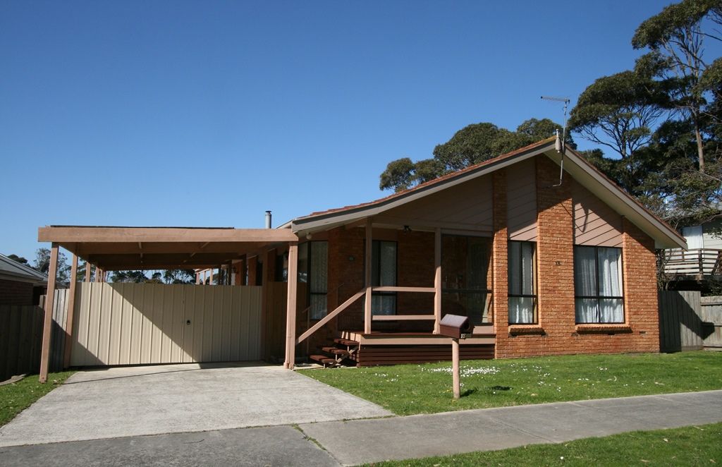 3 bedrooms House in 13 Bayliss Court COWES VIC, 3922
