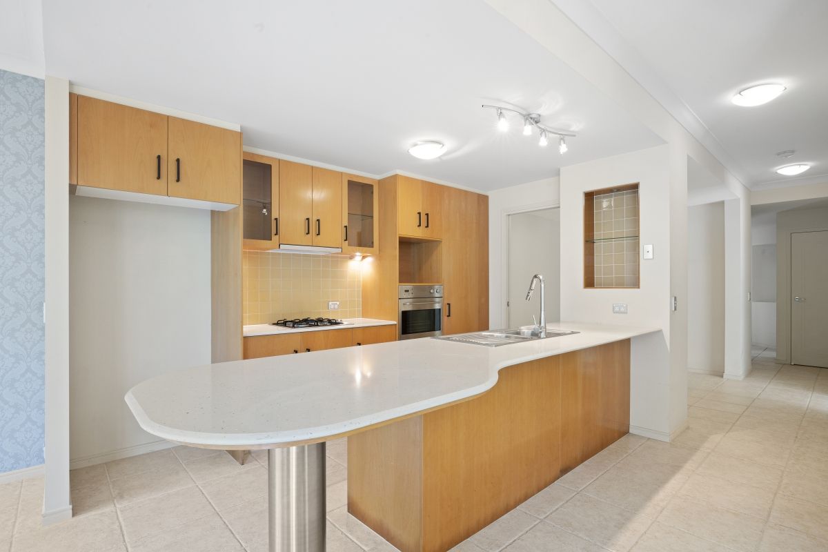 1055/1 The Cove Crescent, Carrara QLD 4211, Image 2