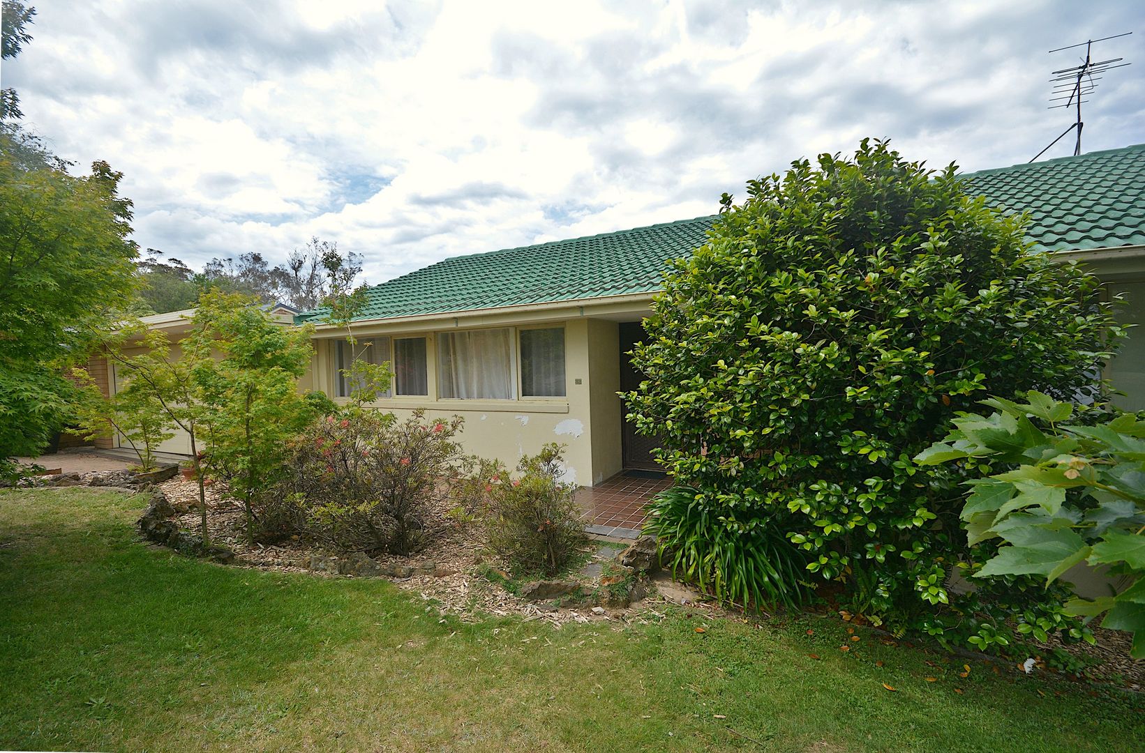 32 Buena Vista Avenue, Wentworth Falls NSW 2782 Semidetached For