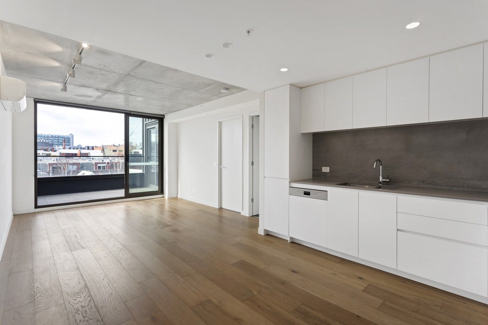 2 bedrooms Apartment / Unit / Flat in 304/6 Percy Place PRAHRAN VIC, 3181
