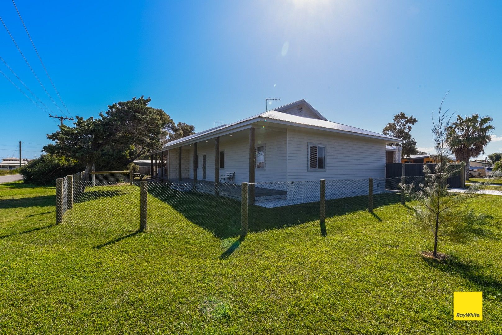 3 bedrooms House in 16 Wedge Avenue LANCELIN WA, 6044