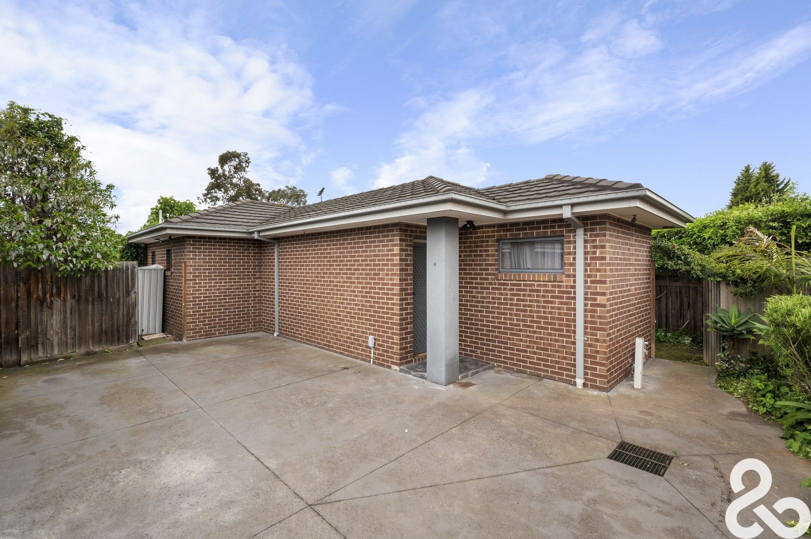 2 bedrooms Apartment / Unit / Flat in 4/118 Curtin Avenue THOMASTOWN VIC, 3074