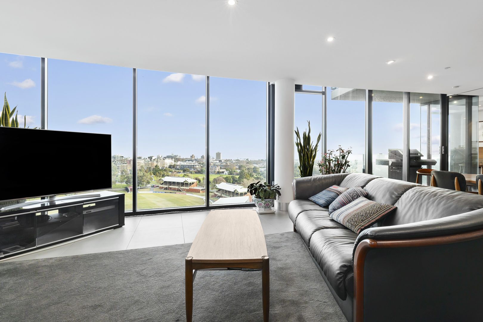 1404/83 Queens Road, Melbourne VIC 3004, Image 2