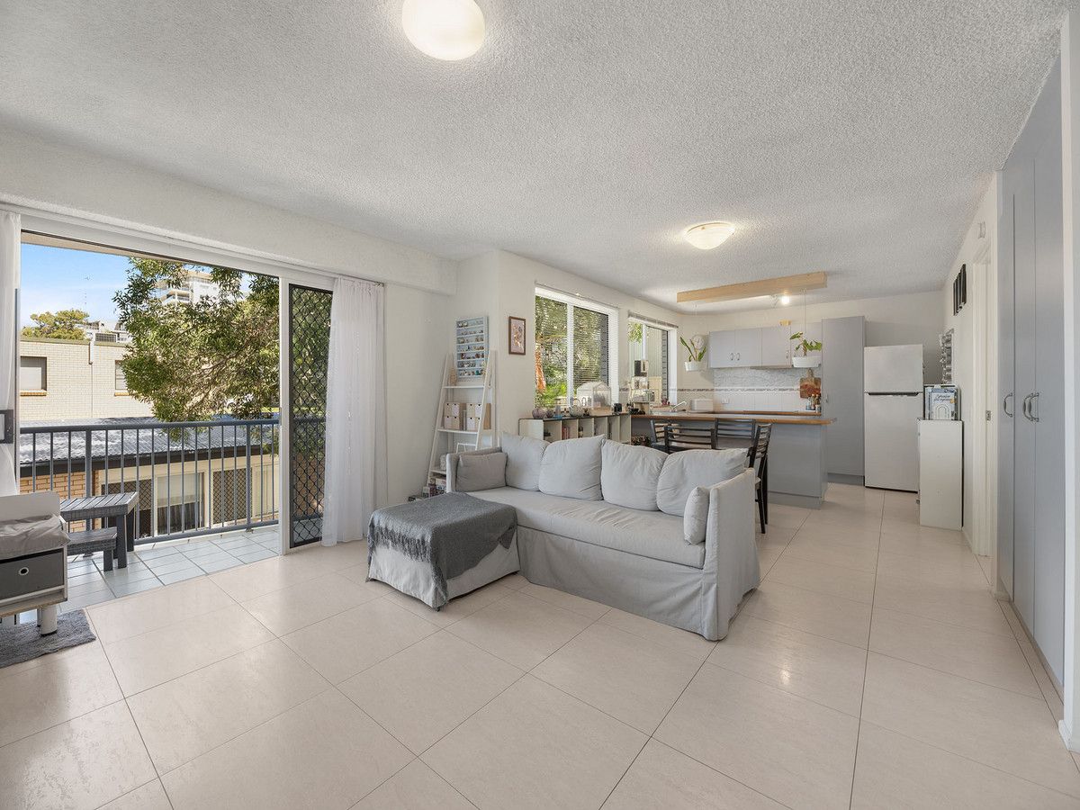 2/2 Upper Gay Terrace, Kings Beach QLD 4551, Image 2