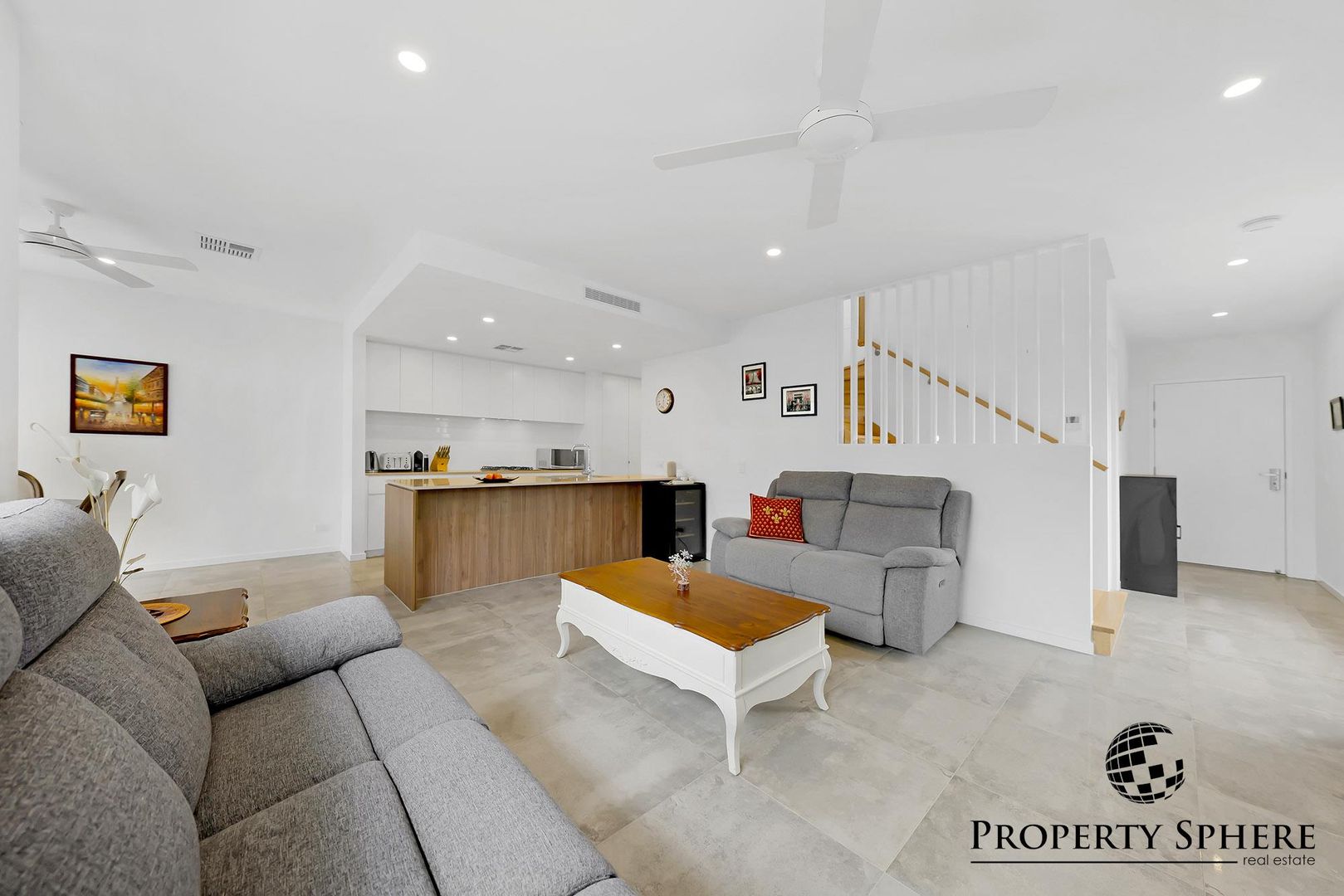 33/2 Flametree Circuit, Arundel QLD 4214, Image 2