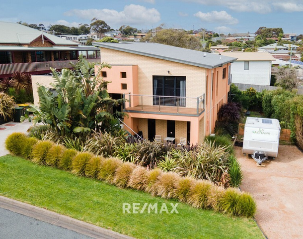 4 Hillcrest Rise, Lakes Entrance VIC 3909