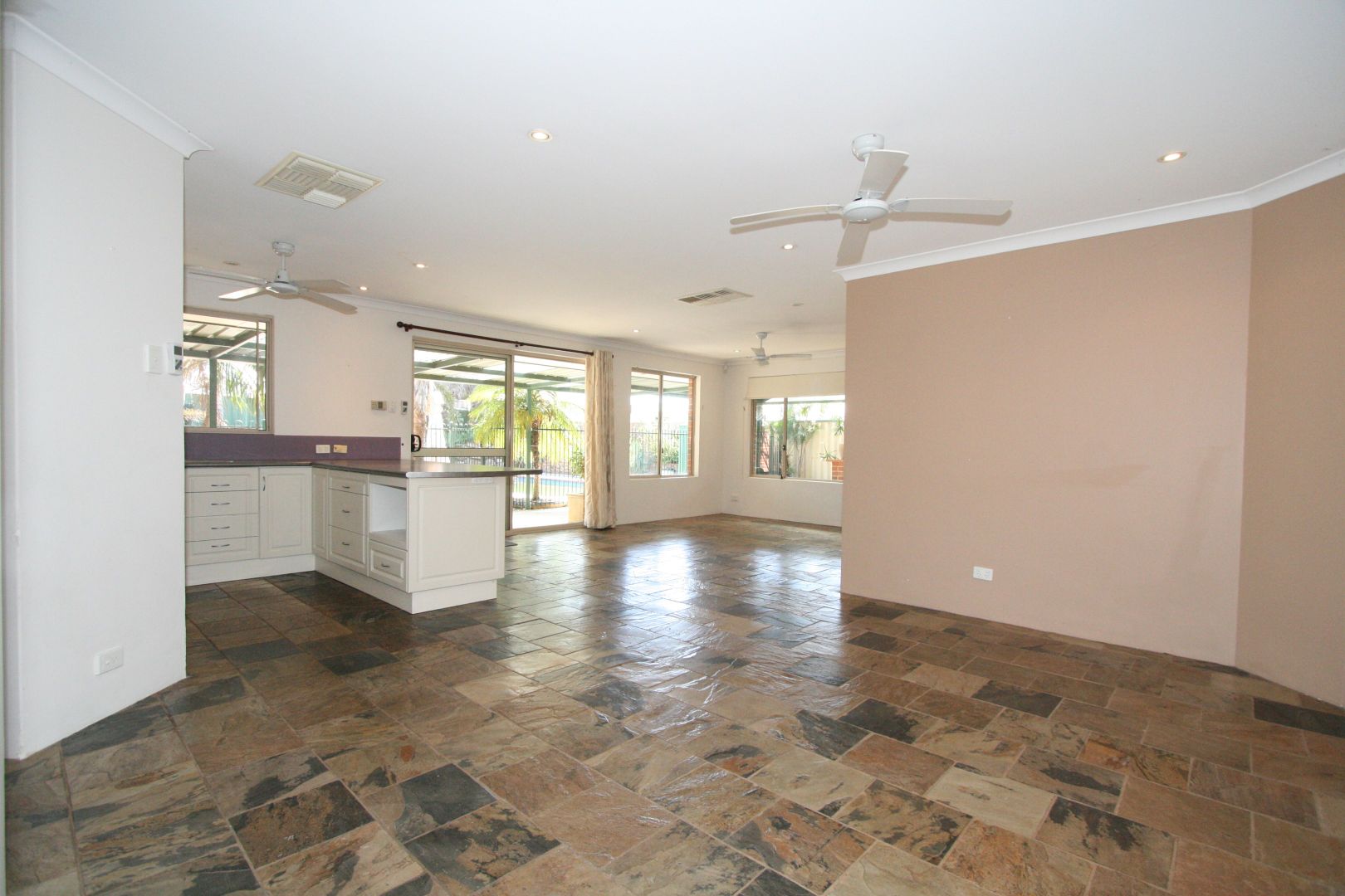 22 Coran Gardens, Warnbro WA 6169, Image 2