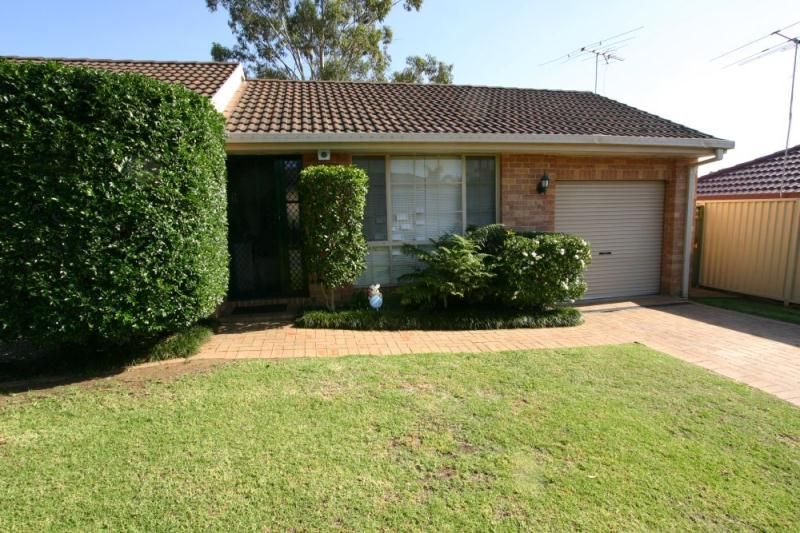 100 Goldmark Crescent, Cranebrook NSW 2749