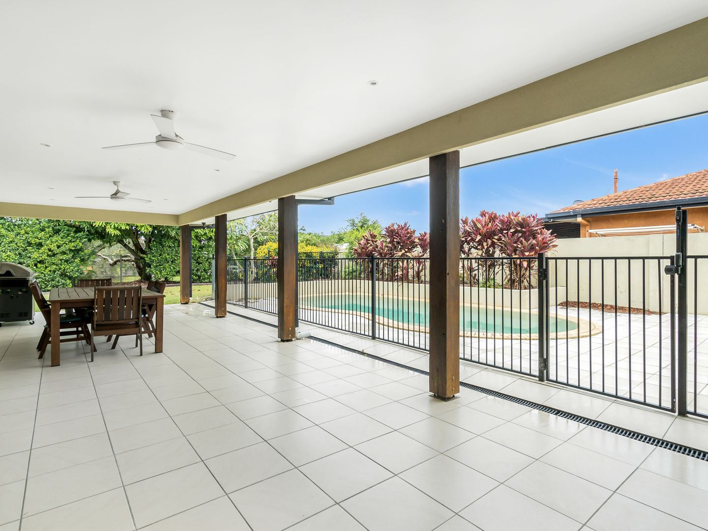 26 Collins Crescent, Benowa QLD 4217, Image 2