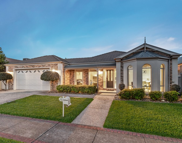 33 Edgbaston Parade, Caroline Springs VIC 3023