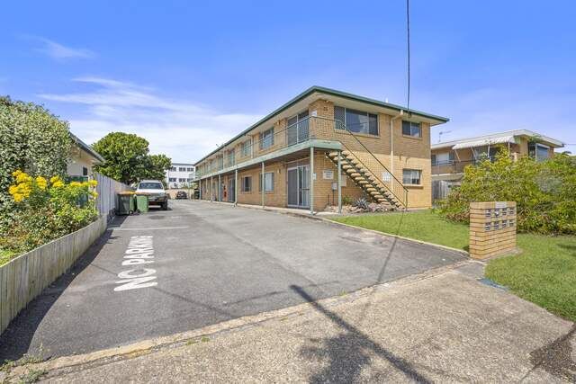 2 bedrooms Apartment / Unit / Flat in 6/39 Middle Street LABRADOR QLD, 4215