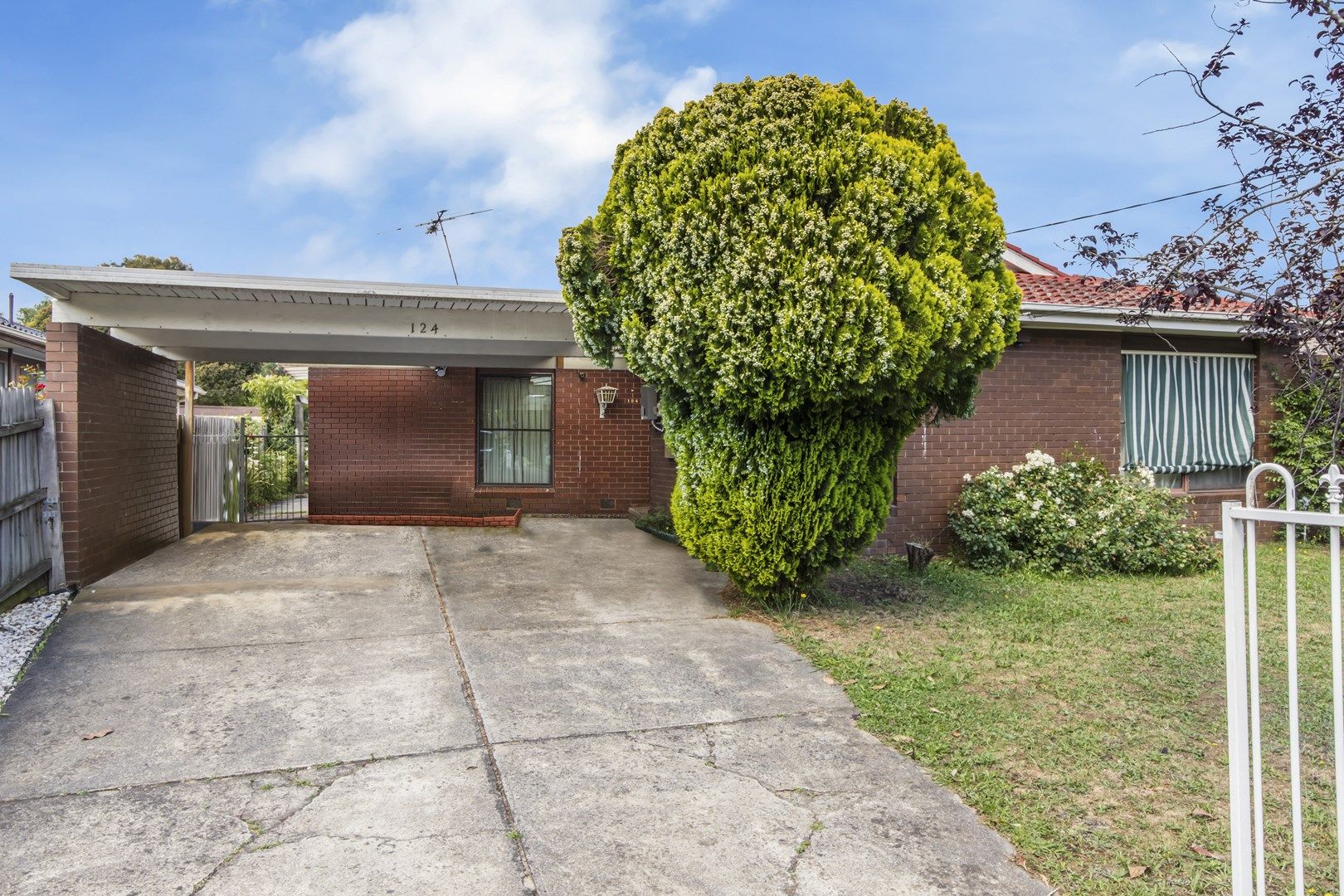 3 bedrooms House in 124 Capital Avenue GLEN WAVERLEY VIC, 3150