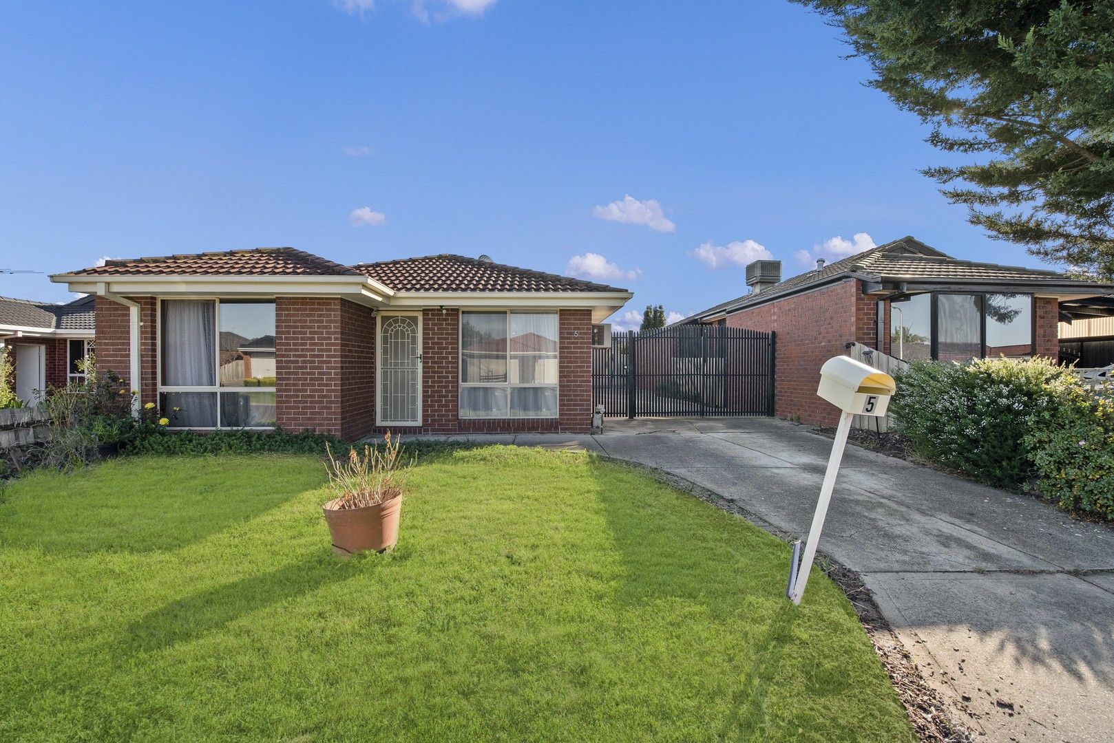 5 Anakie Walk, Delahey VIC 3037, Image 0