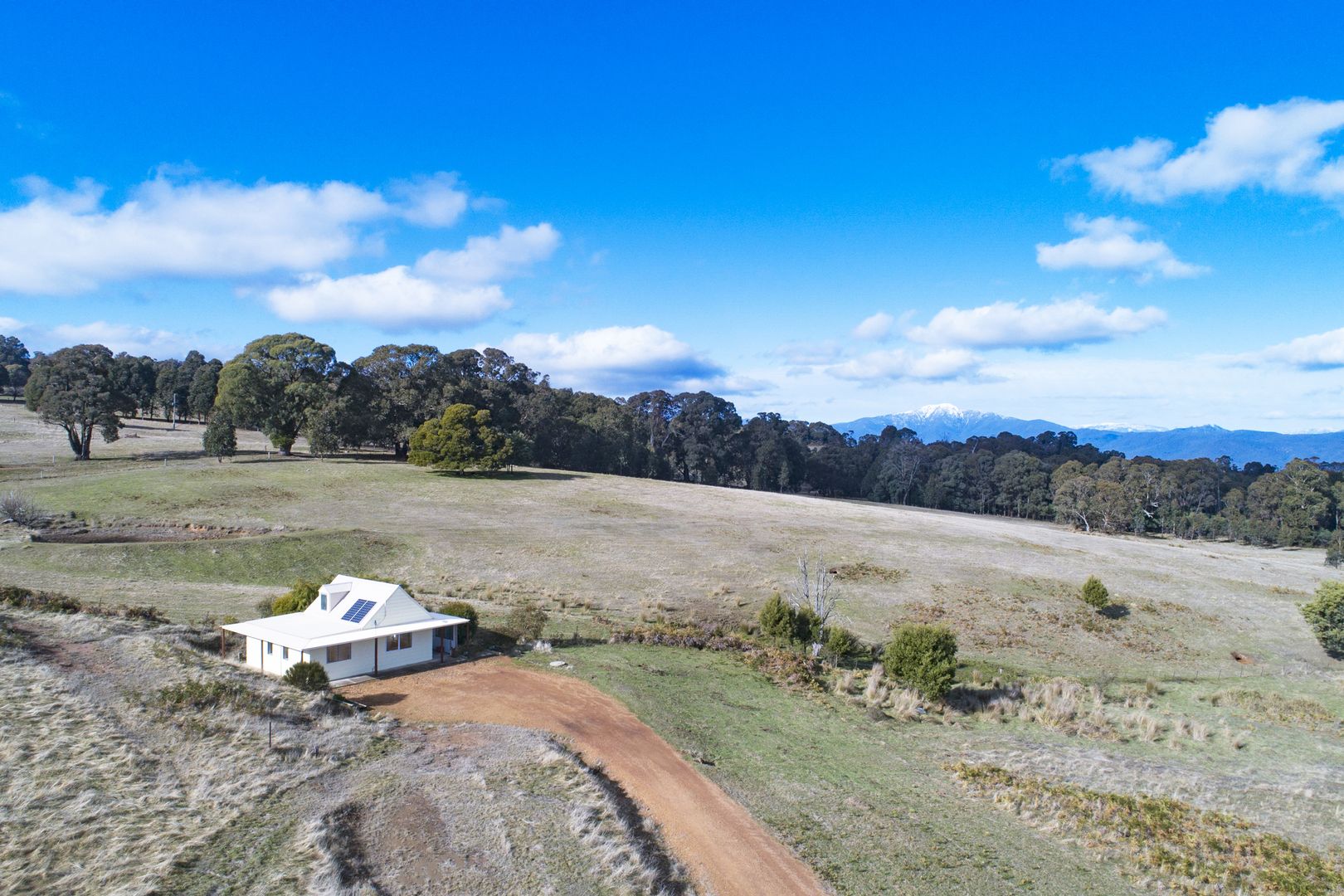 680 Glenroy Road, Merrijig VIC 3723, Image 2