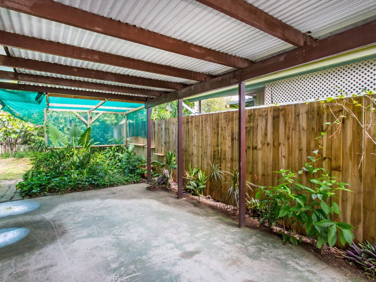 1/107 Oleander Street, Holloways Beach QLD 4878, Image 2